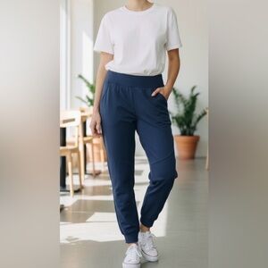 EleVen by Venus WillamS NWT’s Women Be An Eleven Jogger Admiral Navy Size XS